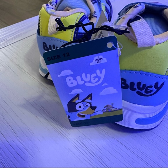 Bluey light-up athletic sneakers - Picture 4 of 5